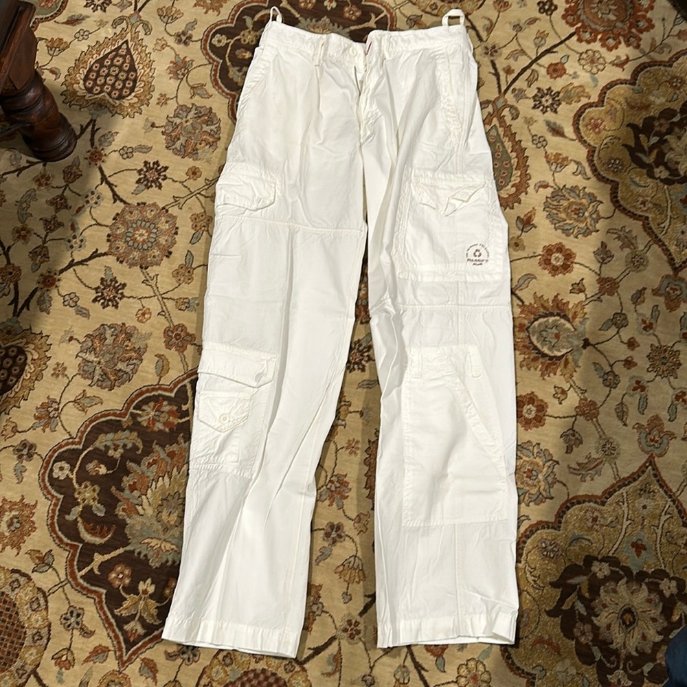 Men’s pants in white